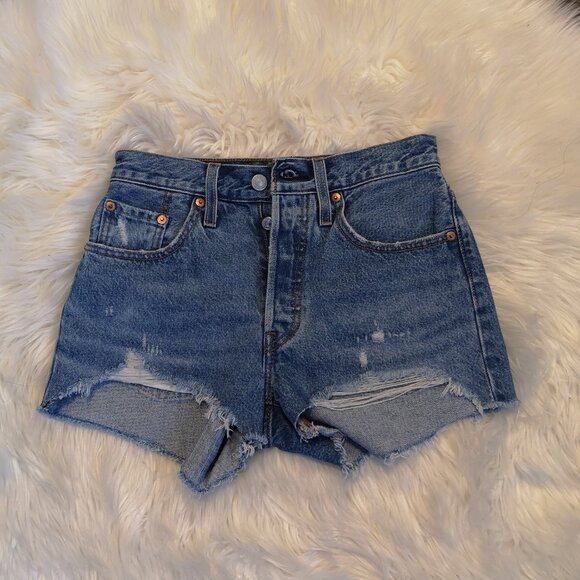 Levi's 501 Premium Shorts in Medium Wash Distressed - Size 24 - Picture 1 of 5